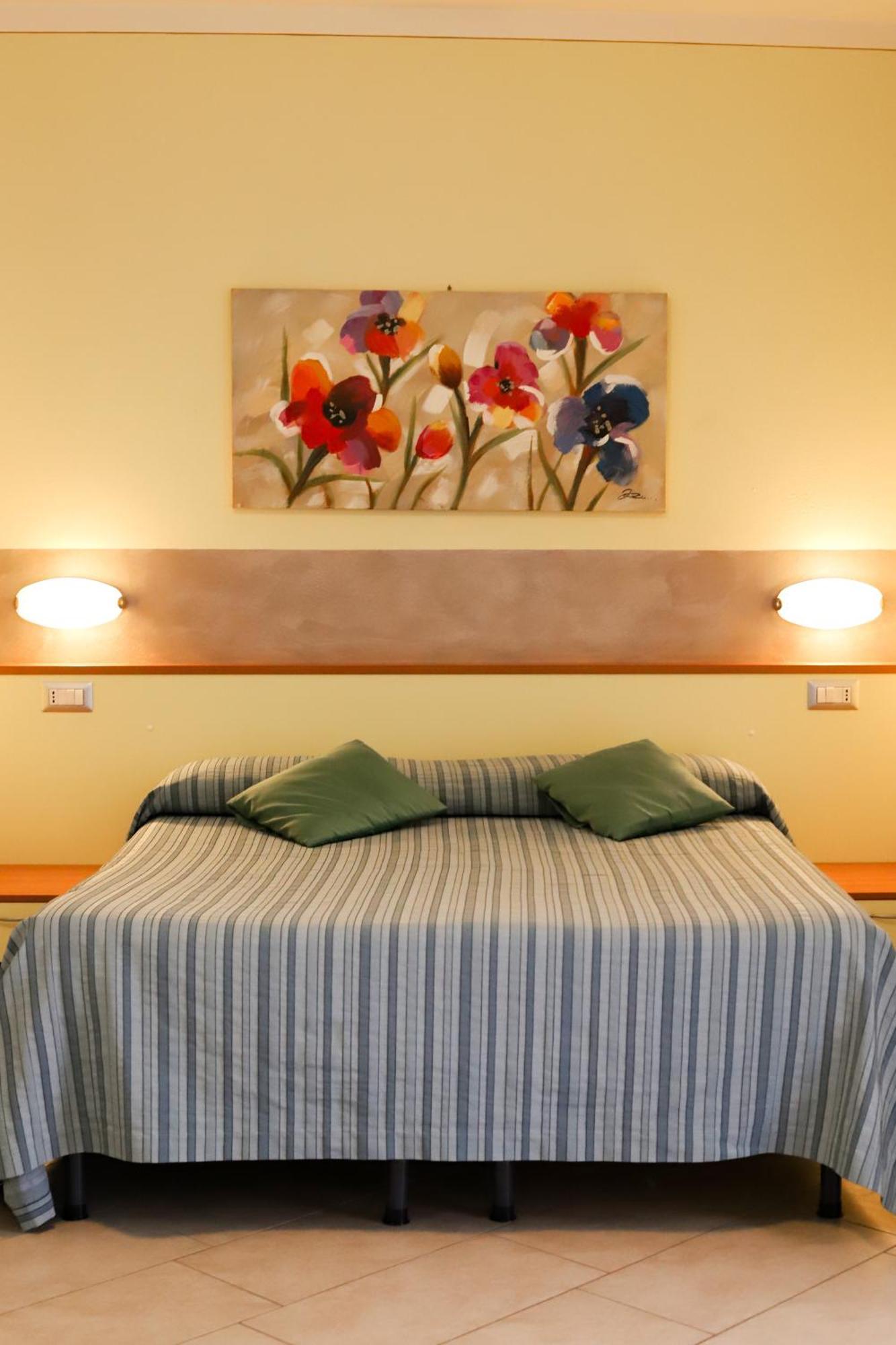 Aparthotel San Rocco Relais Soiano Del Lago Exterior foto